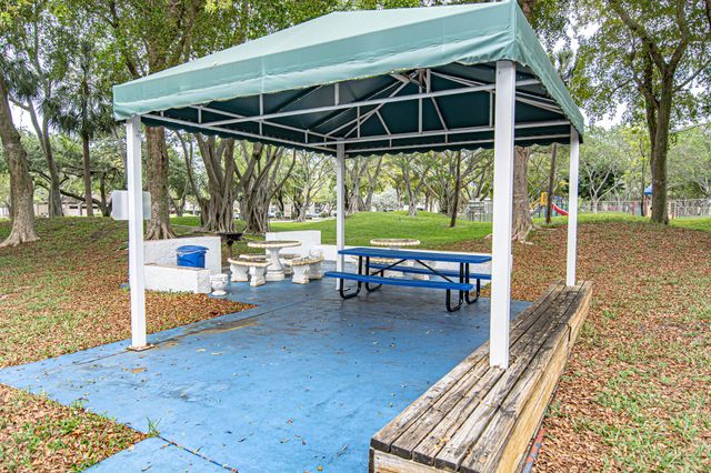 2202 S Cypress Bend Drive 706, Pompano Beach, FL 33069