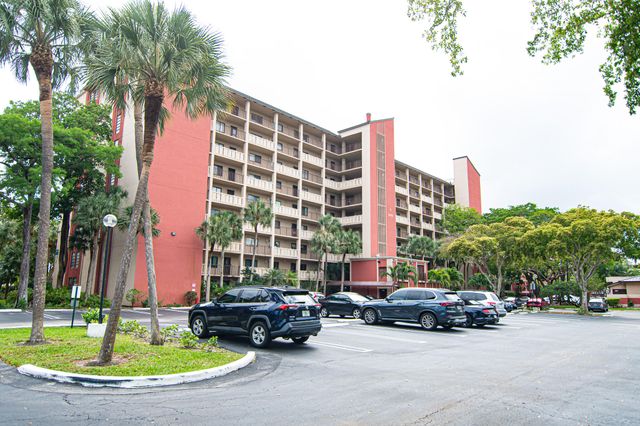 2202 S Cypress Bend Drive 706, Pompano Beach, FL 33069