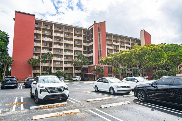 2202 S Cypress Bend Drive 706, Pompano Beach, FL 33069