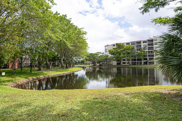2202 S Cypress Bend Drive 706, Pompano Beach, FL 33069