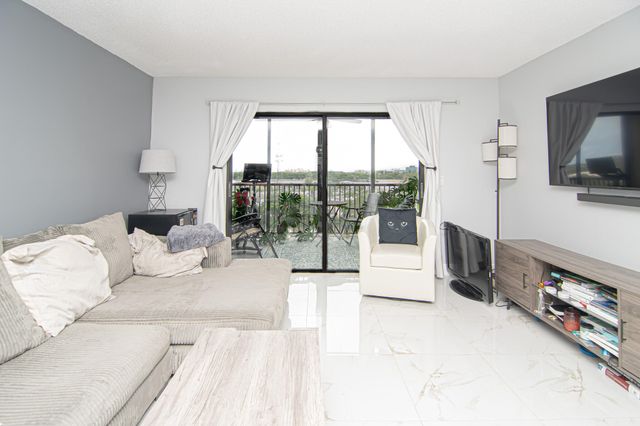 2202 S Cypress Bend Drive 706, Pompano Beach, FL 33069