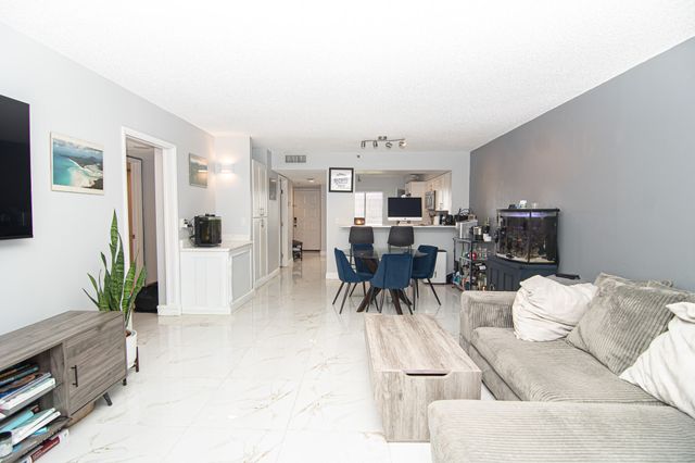 2202 S Cypress Bend Drive 706, Pompano Beach, FL 33069