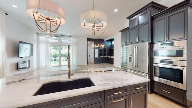 1068 19TH AVENUE N, St Petersburg, FL 33704