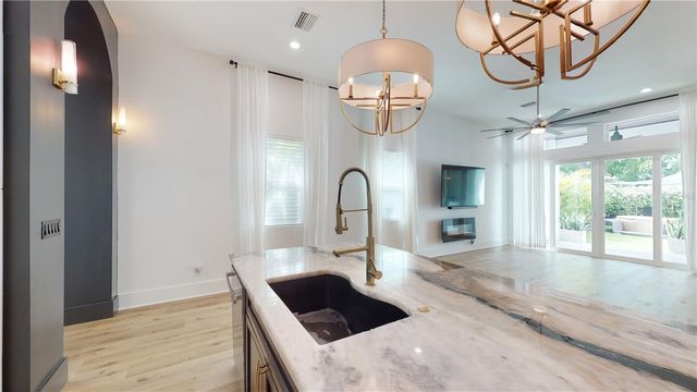 1068 19TH AVENUE N, St Petersburg, FL 33704