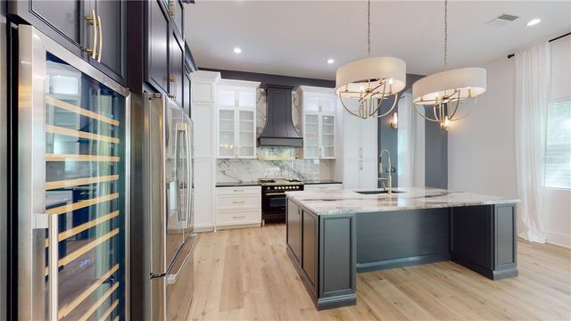 1068 19TH AVENUE N, St Petersburg, FL 33704