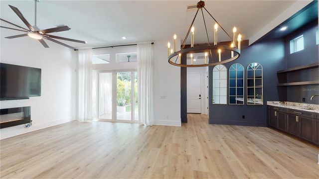 1068 19TH AVENUE N, St Petersburg, FL 33704