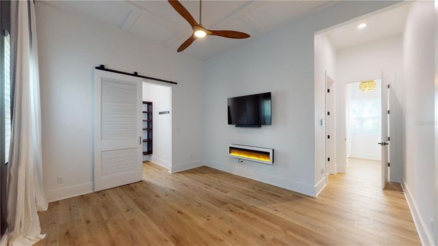1068 19TH AVENUE N, St Petersburg, FL 33704