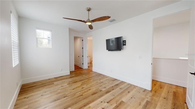 1068 19TH AVENUE N, St Petersburg, FL 33704