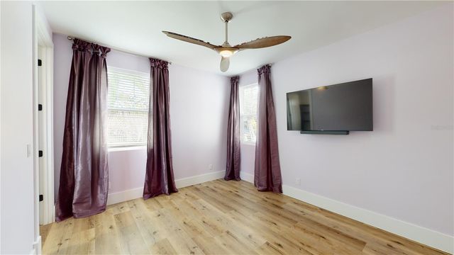 1068 19TH AVENUE N, St Petersburg, FL 33704
