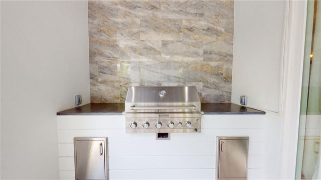 1068 19TH AVENUE N, St Petersburg, FL 33704