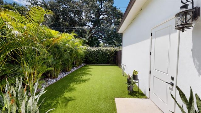 1068 19TH AVENUE N, St Petersburg, FL 33704