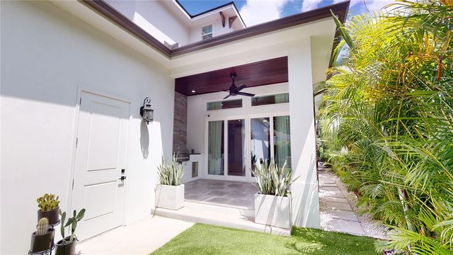 1068 19TH AVENUE N, St Petersburg, FL 33704