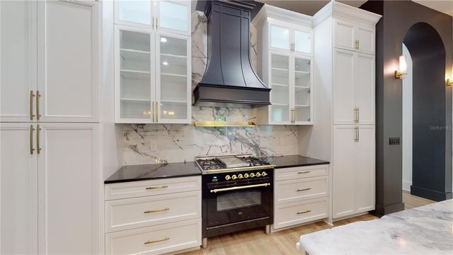 1068 19TH AVENUE N, St Petersburg, FL 33704