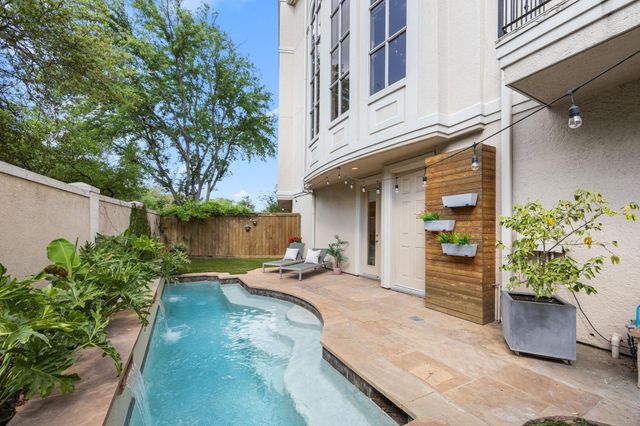 2086 Brentwood Drive, Houston, TX 77019