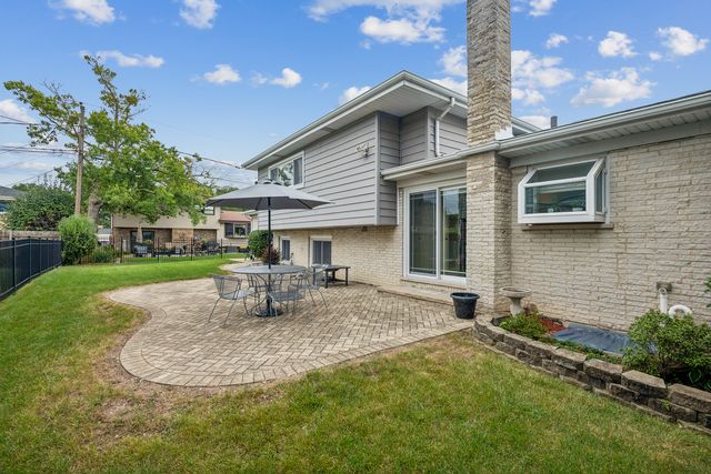 7730 Arcadia Street, Morton Grove, IL 60053