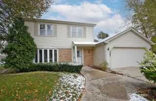 467 Highland Grove Drive, Buffalo Grove, IL 60089