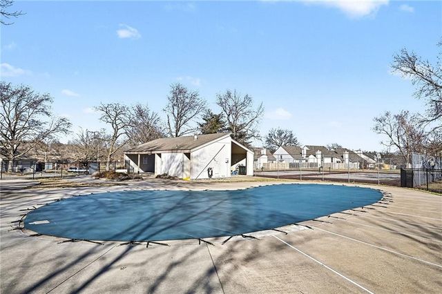 2914 NE 59th Place, Gladstone, MO 64119