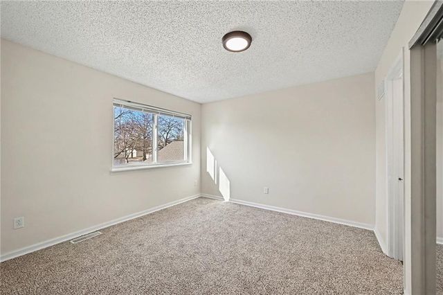 2914 NE 59th Place, Gladstone, MO 64119