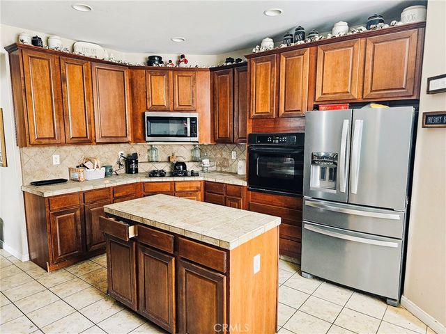 11101 Cypress Falls, Bakersfield, CA 93312