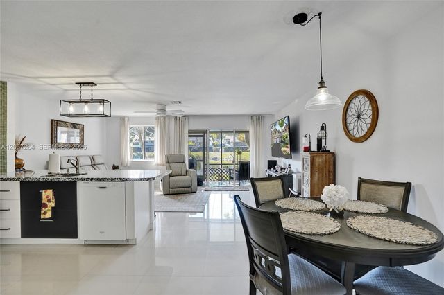 2260 W Discovery Cir W, Deerfield Beach, FL 33442