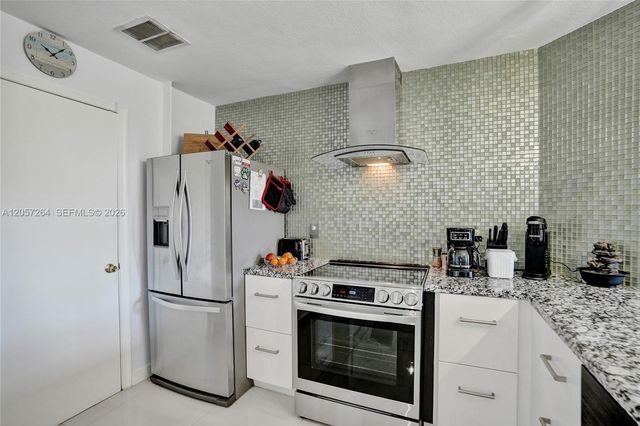 2260 W Discovery Cir W, Deerfield Beach, FL 33442