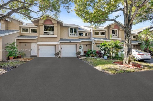 2260 W Discovery Cir W, Deerfield Beach, FL 33442