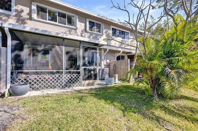 2260 W Discovery Cir W, Deerfield Beach, FL 33442