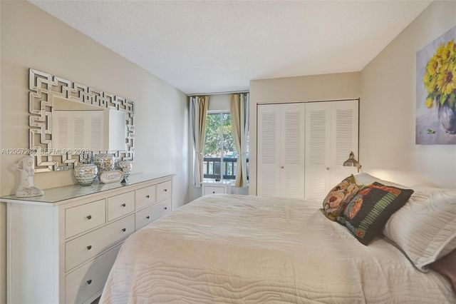 2260 W Discovery Cir W, Deerfield Beach, FL 33442