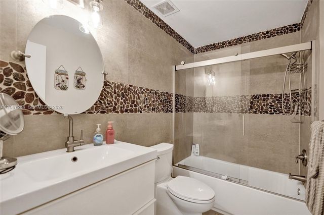 2260 W Discovery Cir W, Deerfield Beach, FL 33442