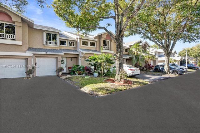 2260 W Discovery Cir W, Deerfield Beach, FL 33442