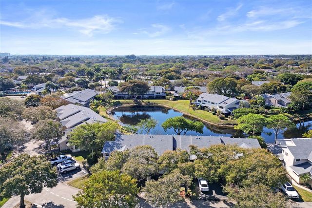 2260 W Discovery Cir W, Deerfield Beach, FL 33442