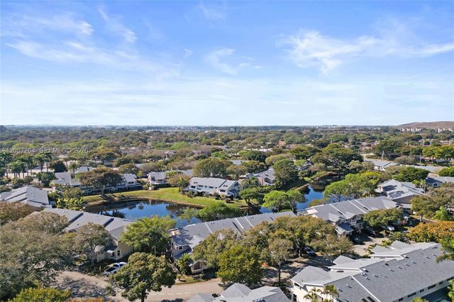 2260 W Discovery Cir W, Deerfield Beach, FL 33442