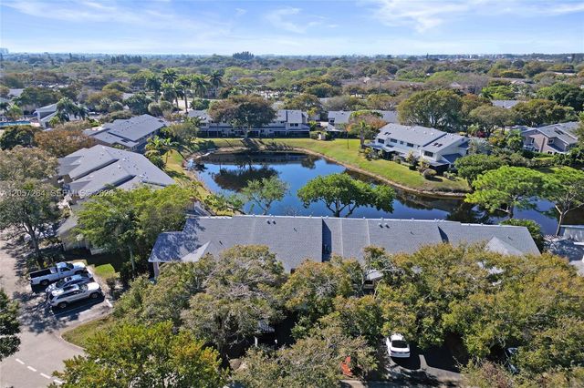 2260 W Discovery Cir W, Deerfield Beach, FL 33442