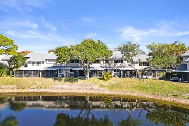 2260 W Discovery Cir W, Deerfield Beach, FL 33442