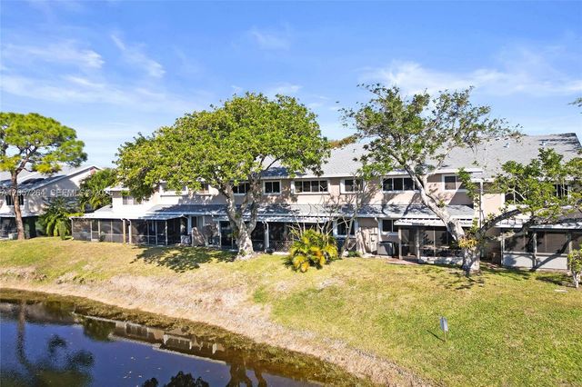 2260 W Discovery Cir W, Deerfield Beach, FL 33442