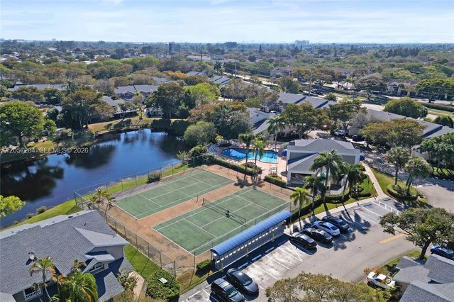 2260 W Discovery Cir W, Deerfield Beach, FL 33442