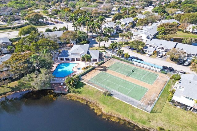 2260 W Discovery Cir W, Deerfield Beach, FL 33442