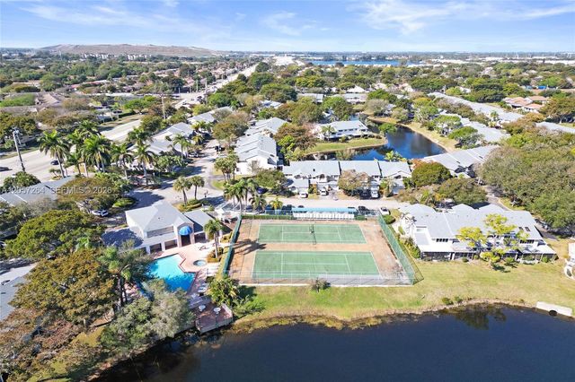 2260 W Discovery Cir W, Deerfield Beach, FL 33442
