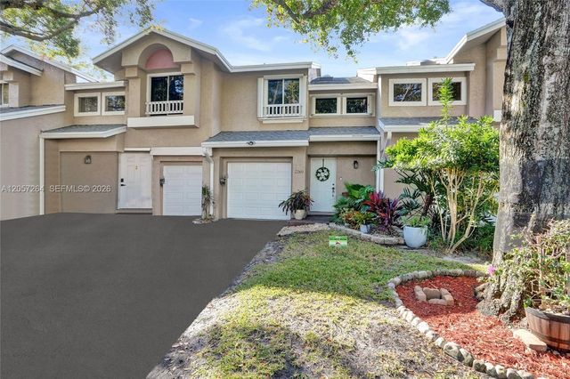 2260 W Discovery Cir W, Deerfield Beach, FL 33442