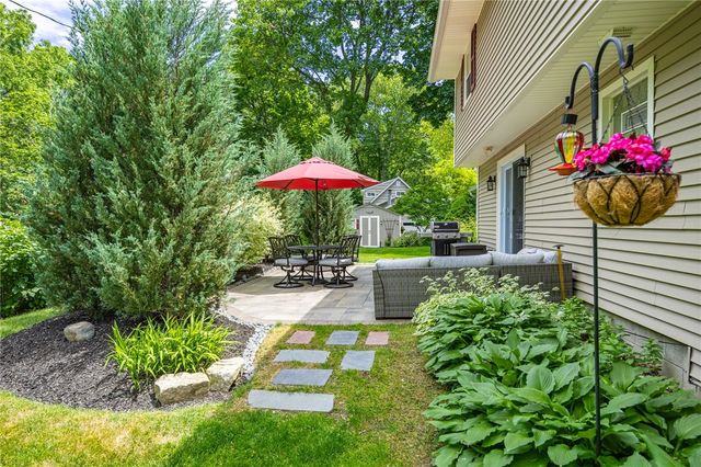 6 Von Deben Lane, Irondequoit, NY 14617