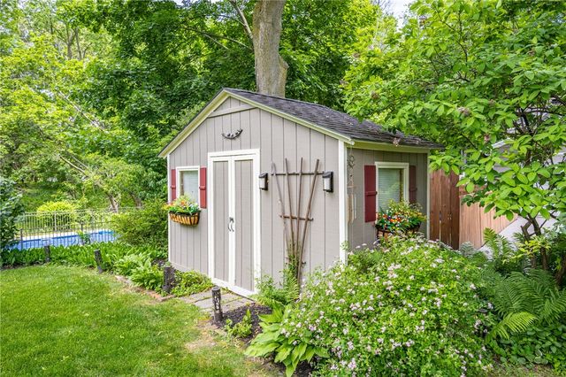 6 Von Deben Lane, Irondequoit, NY 14617