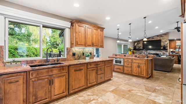 173 San Jose Ct, Vacaville, CA 95688