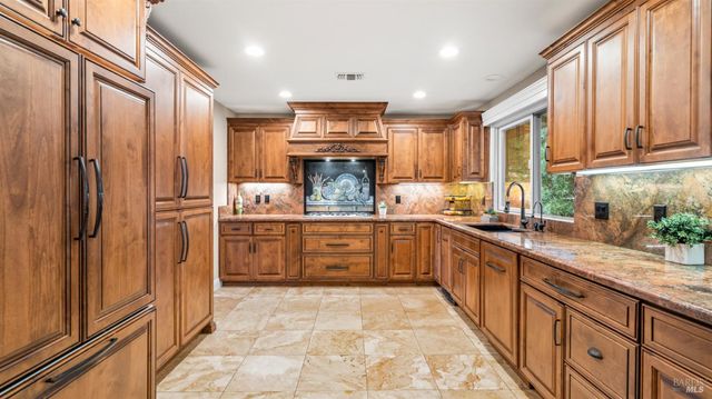 173 San Jose Ct, Vacaville, CA 95688