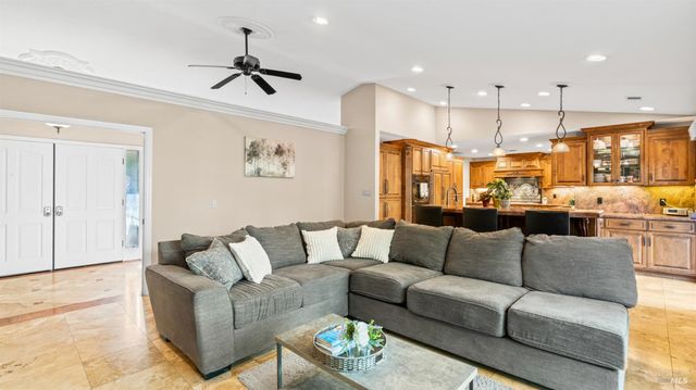 173 San Jose Ct, Vacaville, CA 95688