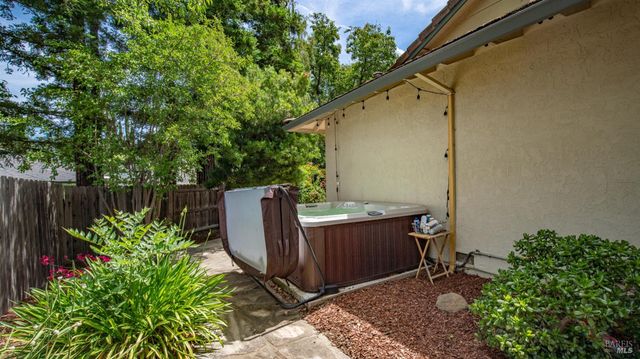 173 San Jose Ct, Vacaville, CA 95688