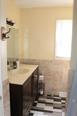 21 Ryan Cir, Springfield, MA 01118