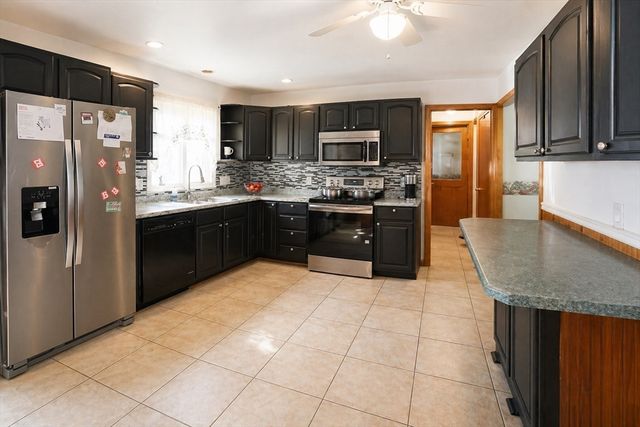 21 Ryan Cir, Springfield, MA 01118