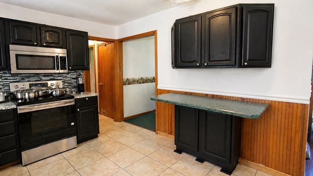 21 Ryan Cir, Springfield, MA 01118
