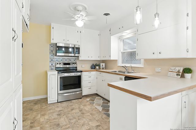 1221 mesquite, Blanco, TX 78606