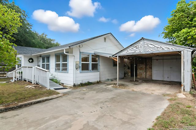 1221 mesquite, Blanco, TX 78606